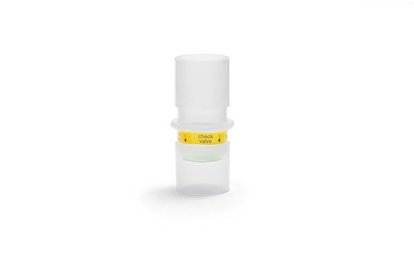 Przezroczysty jednokierunkowy zawór medyczny z żółtą etykietą „check valve” na białym tle.